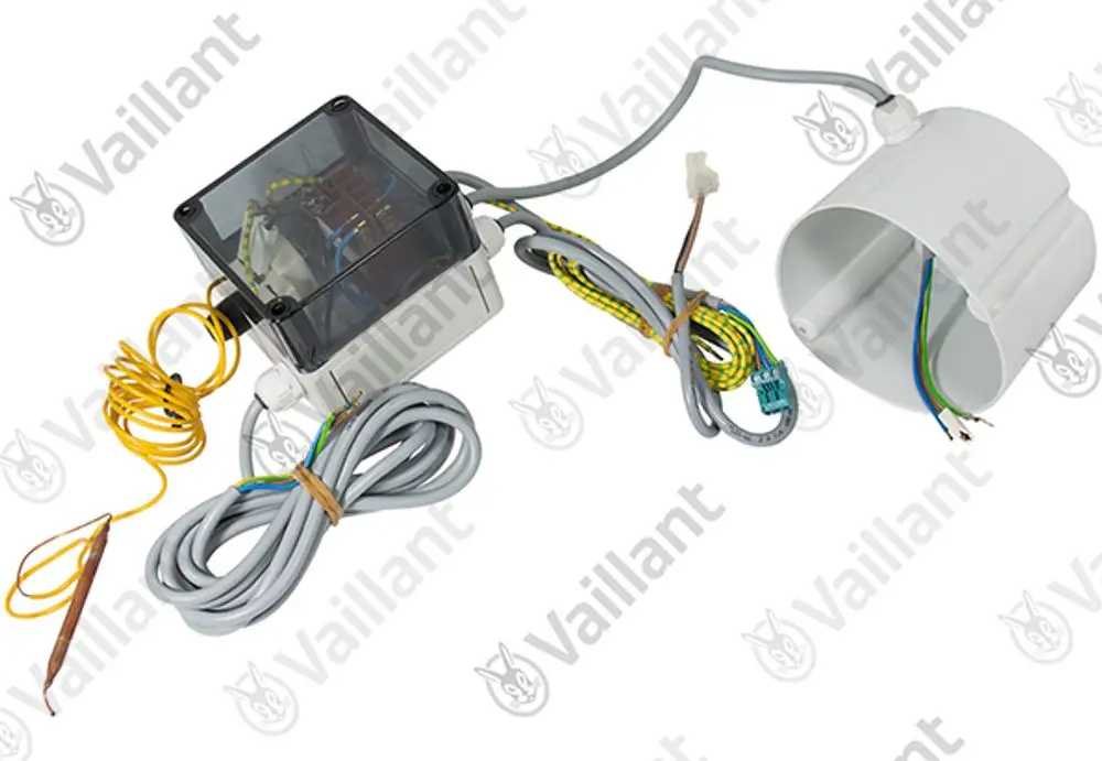 Vaillant Steuereinheit mit Kabeln und Sensoren, ausgelegt für Heizungsanwendungen. Ein transparentes Gehäuse schützt die internen Komponenten.